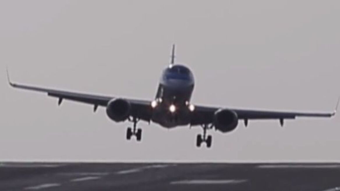 Βίντεο: Αεροπλάνα στο έλεος των ισχυρών ανέμων 